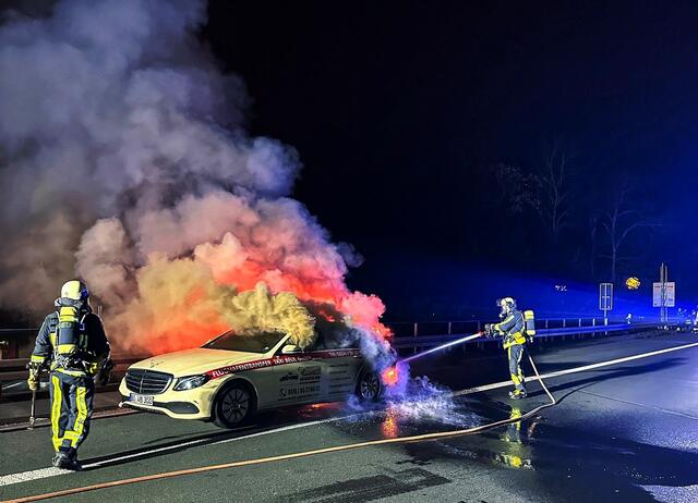 Brand eines PKWs in der Nacht von Sonntag auf Montag auf der A40