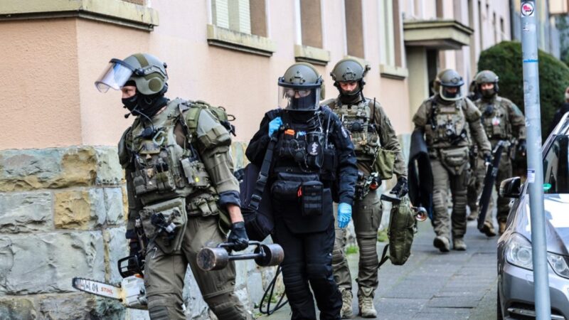 Bochum: Großeinsatz in der Nacht ++ SEK jagt „hochgefährliche“ Bande