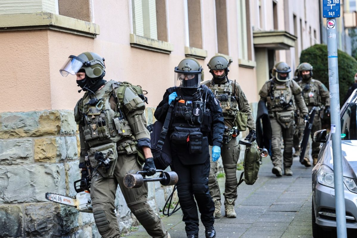 Bochum: Großeinsatz in der Nacht ++ SEK jagt „hochgefährliche“ Bande