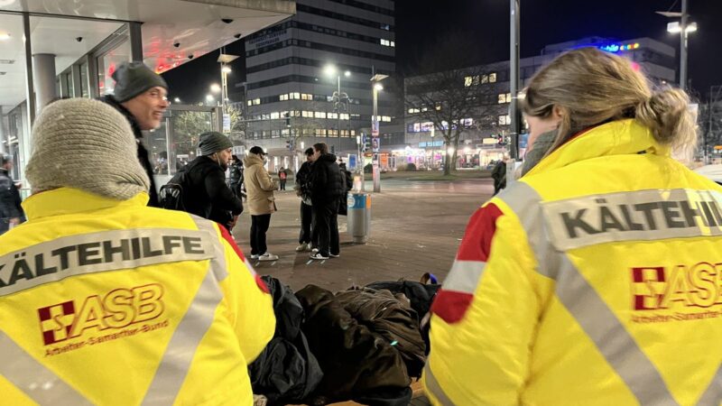 Bochum: Bürgergeld-Empfänger und Obdachlose wegen Aktion zu Tränen gerührt – „Fängt viel ab“