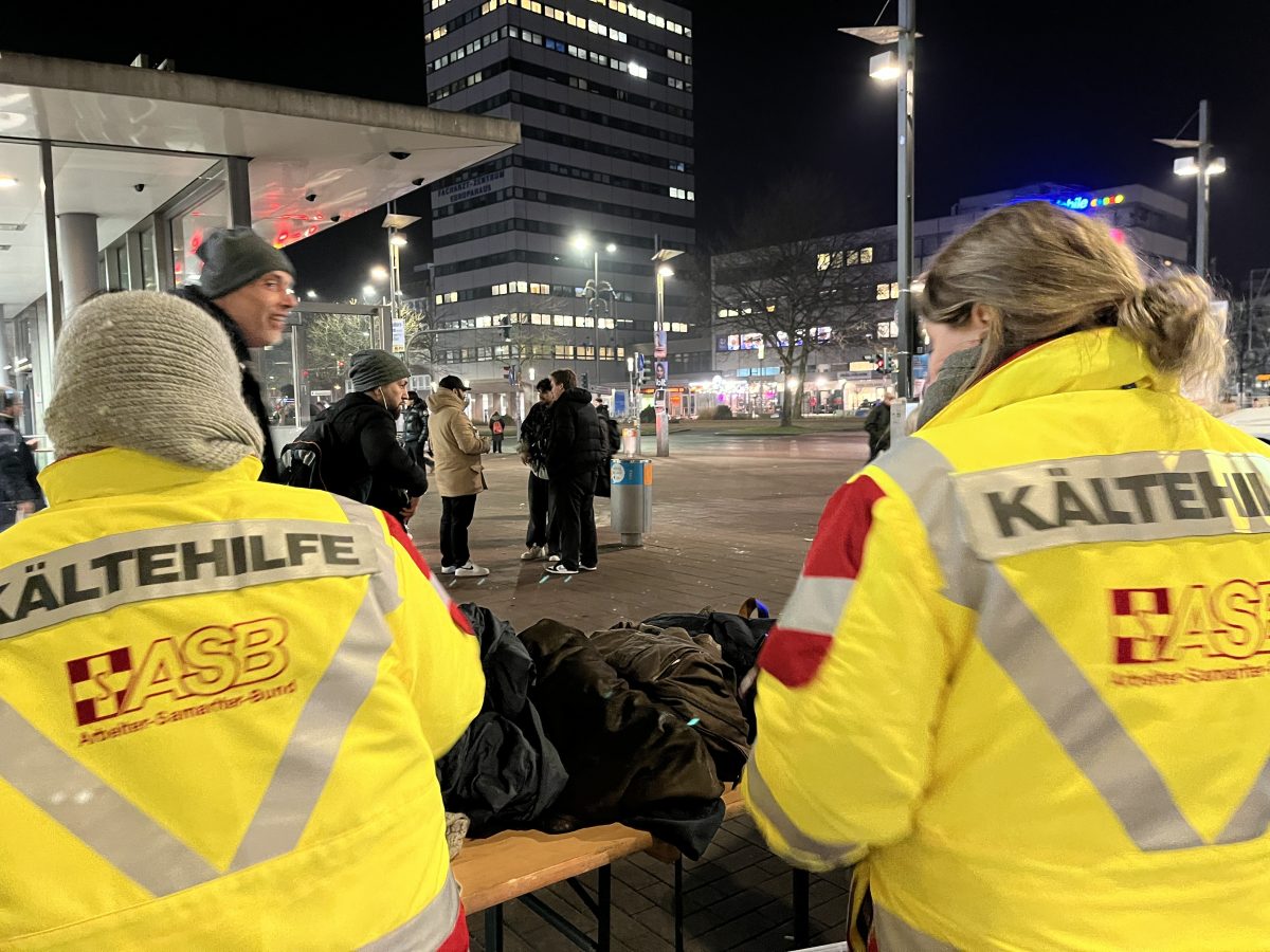 Bochum: Bürgergeld-Empfänger und Obdachlose wegen Aktion zu Tränen gerührt – „Fängt viel ab“