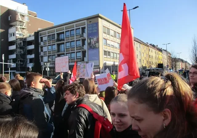 Schülerdemo mit über 300 Teilnehmern