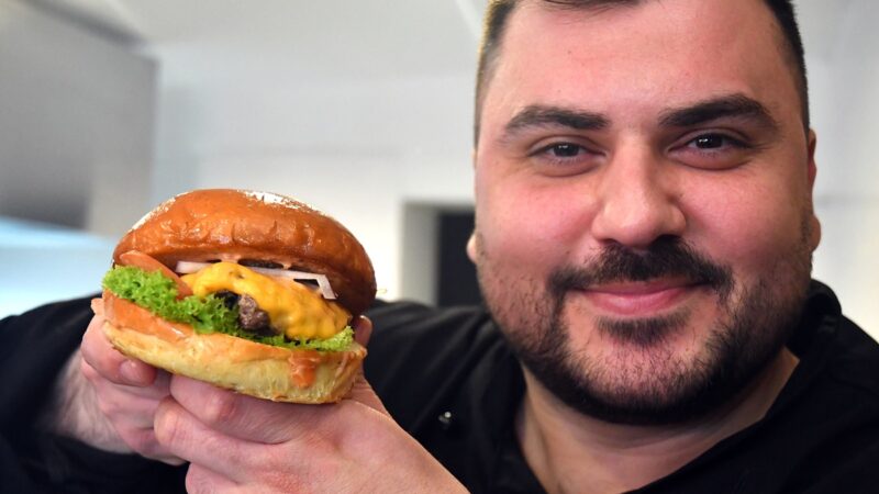 Neuer Bochumer Burger-Laden spendet komplette Silvester-Einnahmen – „Für das Kinderhospiz“