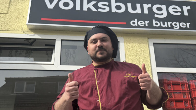 Volksburger-Neueröffnung in Bochum – jetzt schielt der Billig-Burger-Guru auf den ganz großen Coup